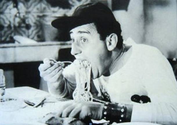 spaghetti alberto sordi mangiare