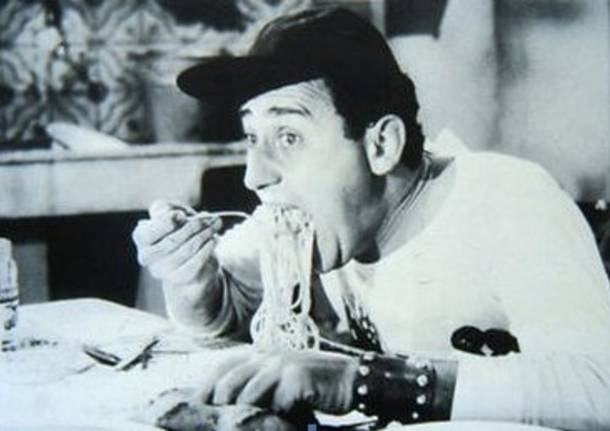 spaghetti alberto sordi mangiare 