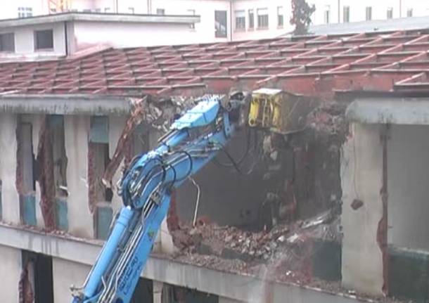 abbattimento vecchio pronto soccorso varese febbraio 2011