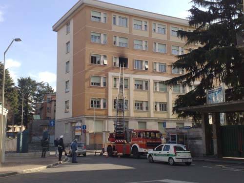 incendio ospedale gallarate terzo piano foto lettore