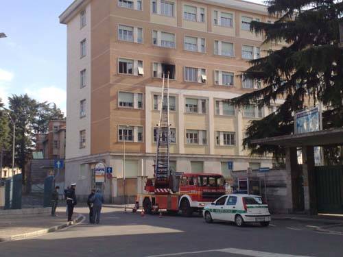 incendio ospedale gallarate terzo piano foto lettore
