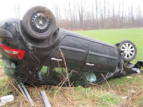incidente stradale sempione busto 27-2-2011 auto ribaltata