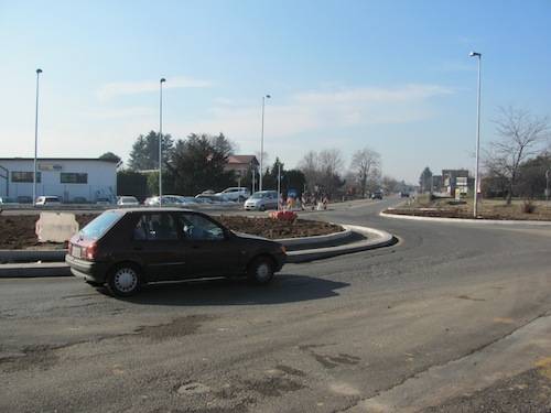 rotonda tradate via fiume