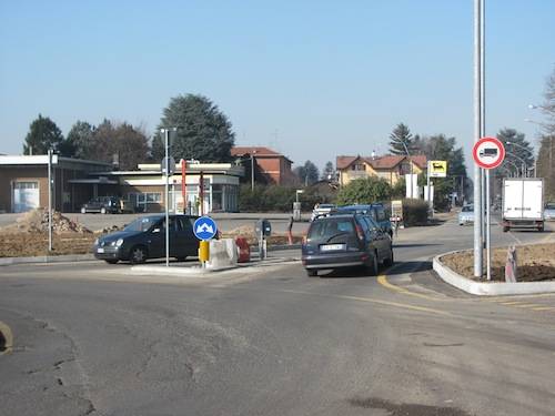 rotonda tradate via fiume