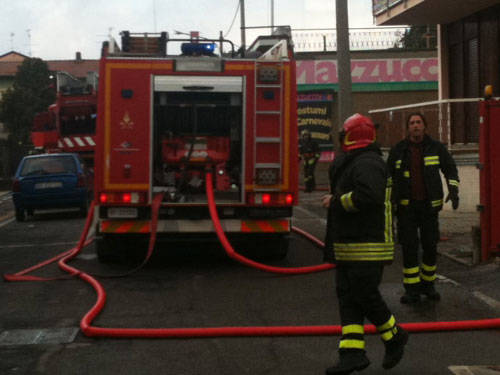 samarate petardi fuochi artificio incendio