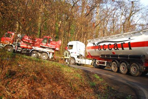 camion incastrato castronno caidate
