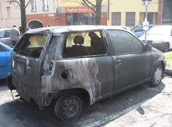 castronno 26 marzo 2011 auto fiamme incendio