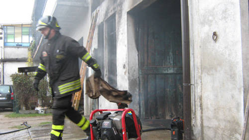 incendio cairate 