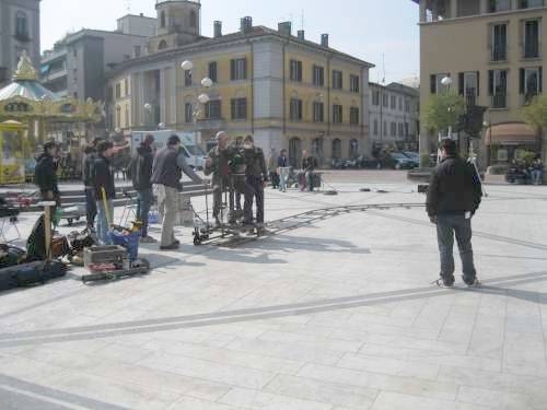 riprese cortometraggio un supereroe in affido piazza santa maria busto arsizio 10-3-2011