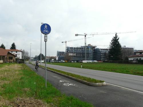 via monte san martino crenna residenze ecomostro