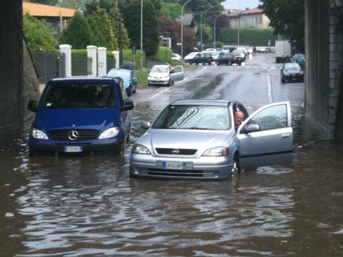 allagamenti sottopassi tradate aprile 2011