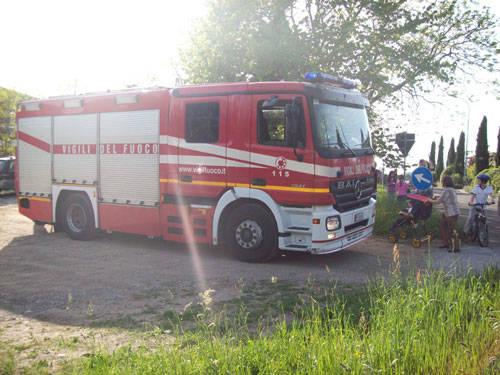 auto in fiamme morosolo