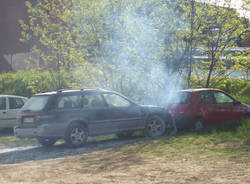 auto in fiamme morosolo