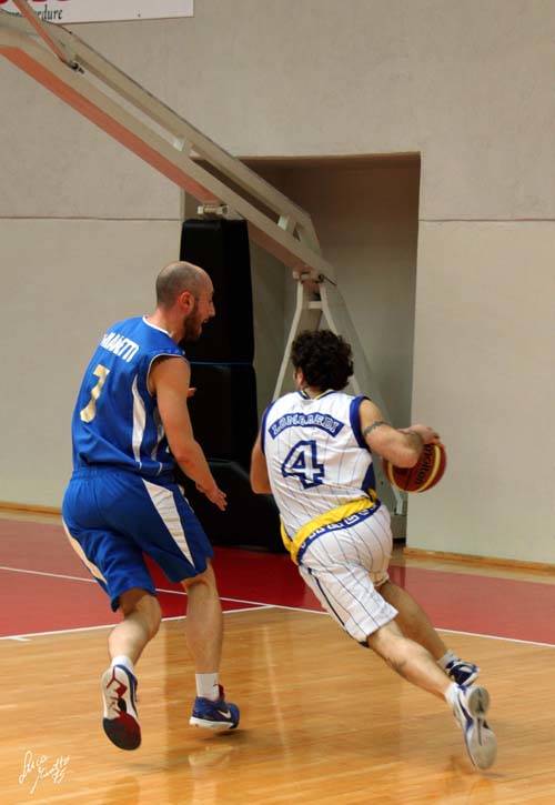 basket b2 robur mazzanti empoli aprile 2011 foto luca minotto