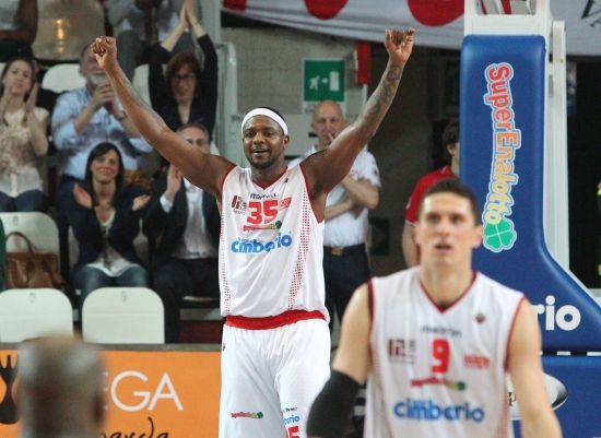 cimberio varese pepsi caserta basket aprile 2011 slay righetti