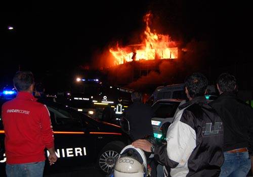 incendio legnano mobilificio vigili del fuoco