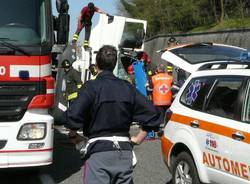 incidente autostrada vergiate a26 cisterna aprile 2011