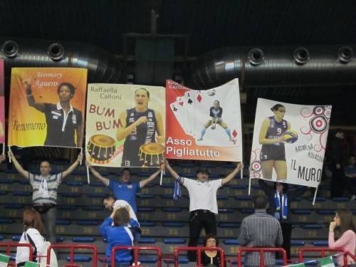 pallavolo yamamay mc-canaghi tifoseria