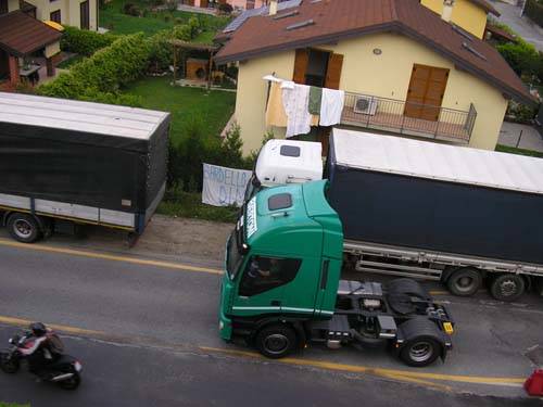 Bardello camion in via piave