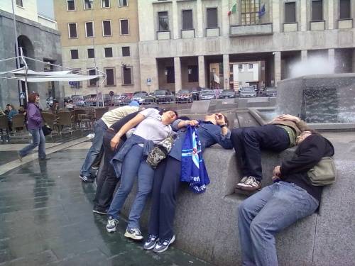 flash mob acqua pubblica piazza monte grappa