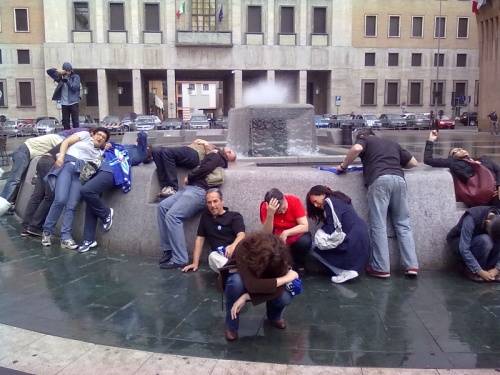 flash mob acqua pubblica piazza monte grappa