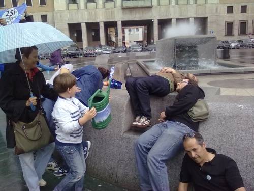 flash mob acqua pubblica piazza monte grappa