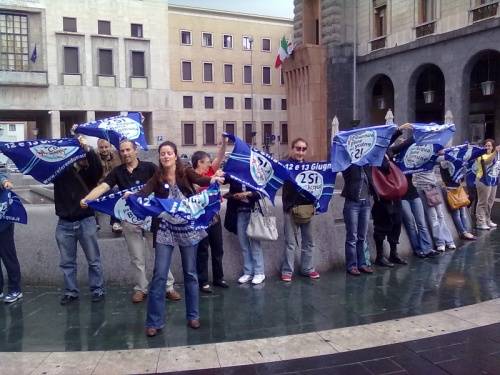 flash mob acqua pubblica piazza monte grappa
