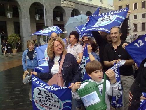 flash mob acqua pubblica piazza monte grappa