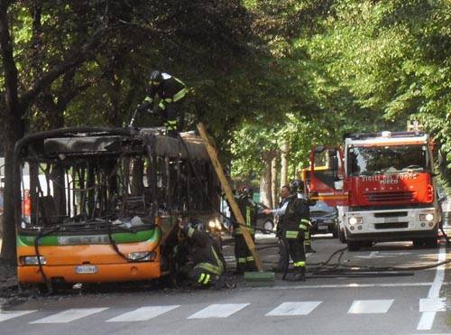 incendio autobus busto arsizio maggio 2011