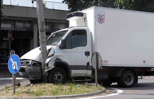 incidente camion busto arsizio