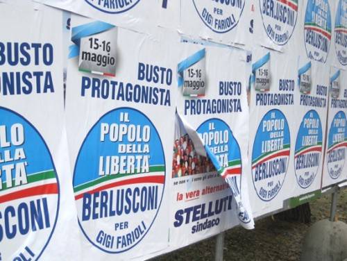 manifesti abusivi farioli busto arsizio