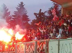 varese calcio allenamento tifosi tribuna