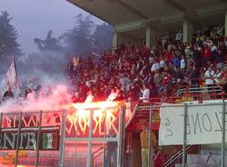 varese calcio allenamento tifosi tribuna