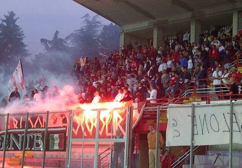 varese calcio allenamento tifosi tribuna