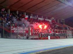 varese calcio allenamento tifosi tribuna