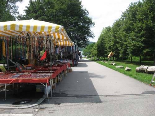 mercato domenica schiranna varese bancarelle parco zanzi