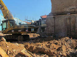 abbattimento tradate edificio agosto 2012