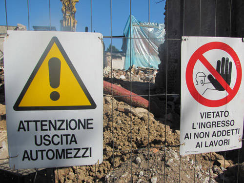 abbattimento tradate edificio agosto 2012