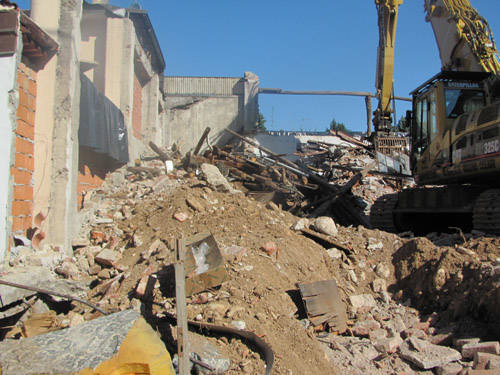 abbattimento tradate edificio agosto 2012