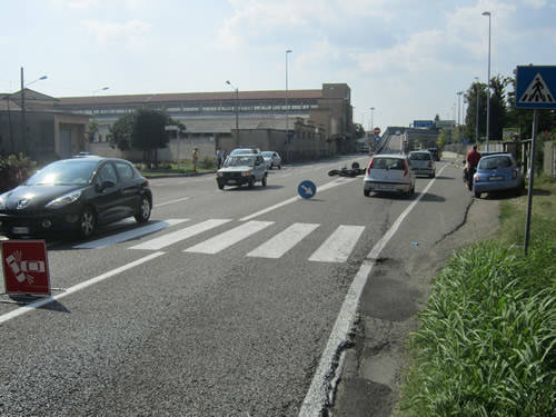 incidente busto arsizio cinque ponti auto moto 17 agosto 2011