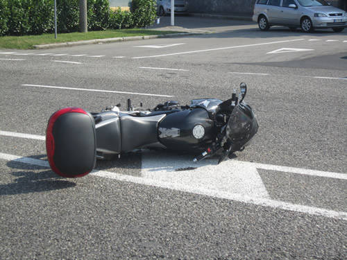 incidente busto arsizio cinque ponti auto moto 17 agosto 2011