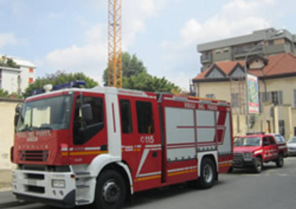 incidente cantiere lavoro busto arsizio via villafranca apertura vigili del fuoco