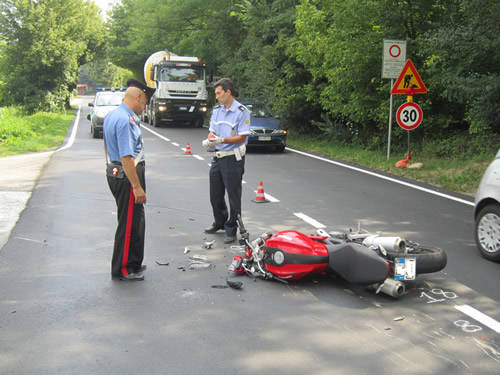 marnate incidente auto moto 1 agosto 2011