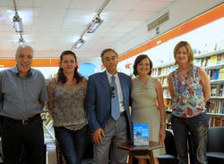 libro feltrinelli ariel e robin foto luca magro