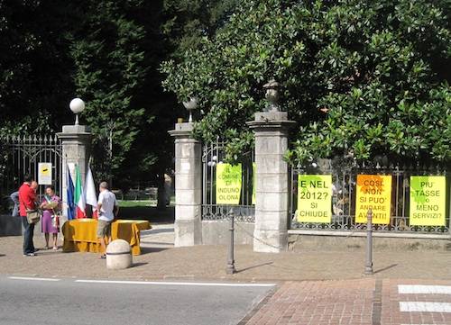 protesta villa bianchi induno 