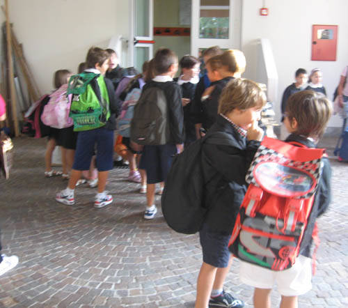 scuola inizio anno 2011 2012 primo giorno studenti