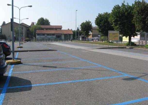 gavirate parcheggi a pagamento piazza unes