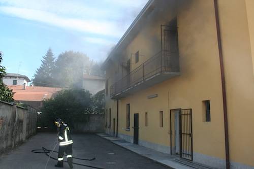 incendio cgil tradate ottobre 2011