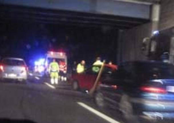 incidente autostrada notte castronno