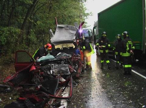 incidente cazzago brabbia biandronno camion auto